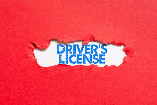 Bildunterschrift: Fahrerlaubnis S, Konzept, d.h. ein Dokument, das es einer Person erlaubt, ein Kraftfahrzeug zu führen - Foto, Bild