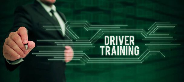 Affichage conceptuel Formation des conducteurs, Idée d'entreprise cours d'étude qui enseigne comment conduire un véhicule - Photo, image