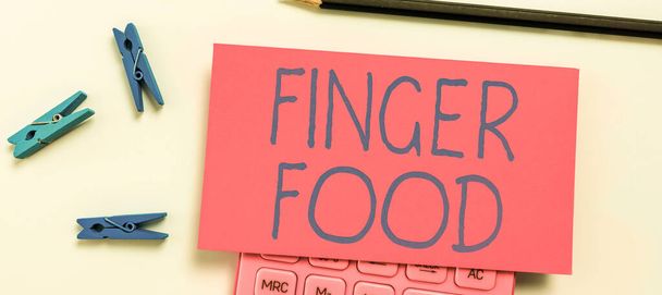 Signe montrant Finger Food, Produits d'aperçu de l'entreprise et les digestifs qui doit être tenu avec les doigts pour manger - Photo, image