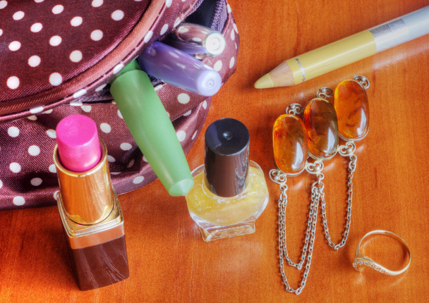 sac de maquillage avec des cosmétiques
 - Photo, image