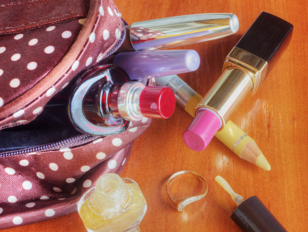 sac de maquillage avec des cosmétiques
 - Photo, image