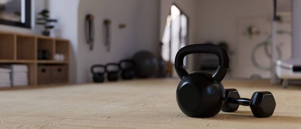 Fitnessstudio achtergrond met kettlebell en halter op de vloer. close-up beeld. Moderne trainingsruimte achtergrond. 3d weergave, 3d illustratie - Foto, afbeelding