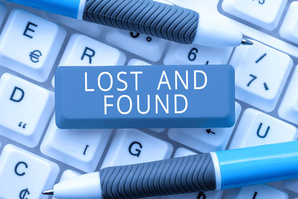 Legenda do texto apresentando Lost And Found, Business approach Local onde você pode encontrar coisas esquecidas Serviço de busca - Foto, Imagem