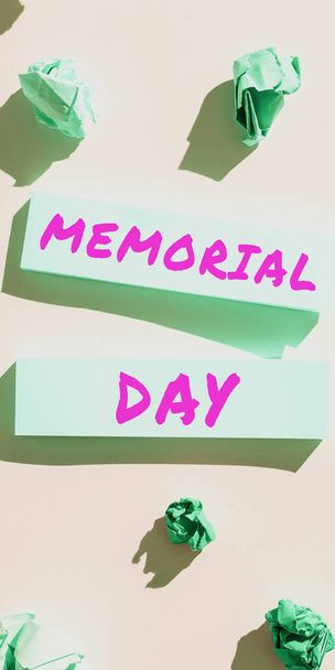 Assine exibindo Memorial Day, vitrine de negócios para honrar e lembrar aqueles que morreram no serviço militar - Foto, Imagem