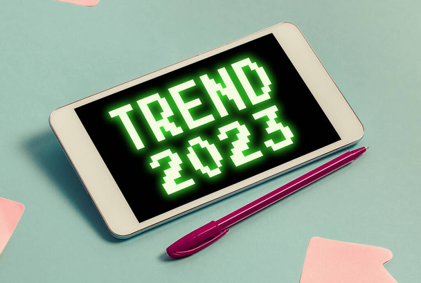 Γράφοντας εμφάνιση κειμένου Trend 2023, Επιχείρηση βιτρίνα πράγματα που είναι διάσημη για σύντομο χρονικό διάστημα κατά το τρέχον έτος - Φωτογραφία, εικόνα