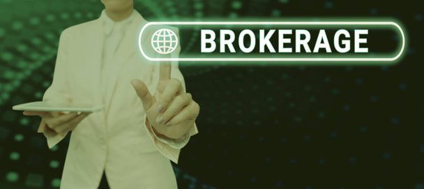 Κείμενο που δείχνει έμπνευση Brokerage, Επιχειρηματική ιδέα χρησιμεύει ως έμπιστος πράκτορας ή διαμεσολαβητής σε εμπορικές διαπραγματεύσεις - Φωτογραφία, εικόνα