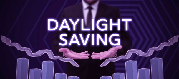 Conceptuele bijschrift Daylight Saving, Internet Concept het draaien van de klok vooruit als warmer weer nadert - Foto, afbeelding