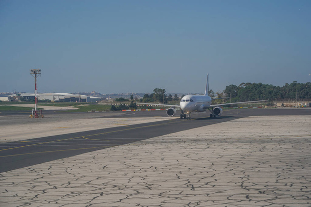 avion à réaction privé à la vue de l'aéroport - Photo, image