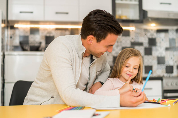 Little girl and her father enjoy drawing together at their home. - Valokuva, kuva
