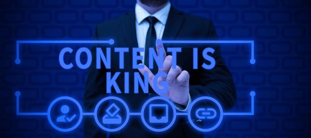 Signe texte montrant le contenu est roi, Parole écrite sur le contenu est au cœur des stratégies de marketing d'aujourd'hui - Photo, image