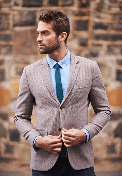 Class act. a handsome and stylish young businessman in an urban setting - Foto, Imagen
