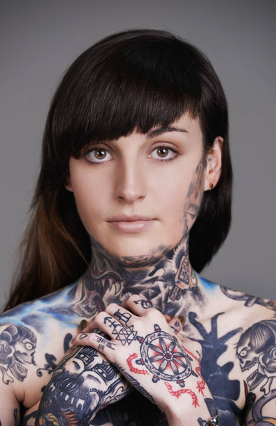 I dont make art, I am art. A cropped studio portrait of a beautiful tattooed young woman - Foto, imagen