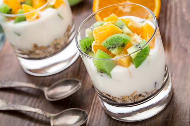 Yogurt with muesli and fruits - Фото, зображення