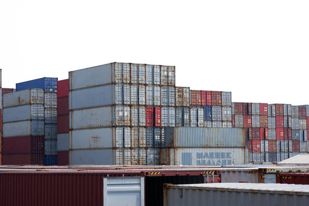 Склад контейнеров в контейнерном дворе - Фото, изображение