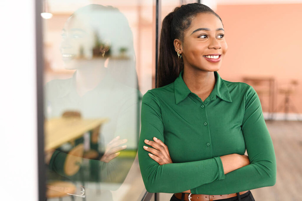 Confident young business woman standing with arms crossed, smiling proud female office employee, small buisness owner looking away with pleasure smile - Foto, immagini