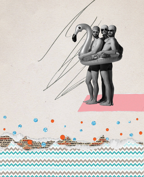 Collage zeitgenössischer Kunst. Kreatives Design mit drei lustigen Männern im Flamingo-Schwimmkreis, bereit zum Schwimmen. Konzept von Sommer, Urlaub, Kreativität, Spaß, Retro-Stil. Kopierraum für Werbung - Foto, Bild