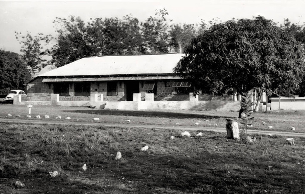 Une vieille maison d'hôtes près de Damongo dans le nord du Ghana, vers 1958 - Photo, image