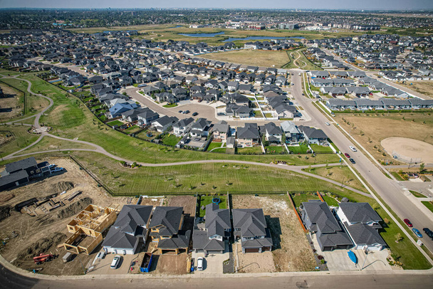 Aerial näkymä Rosewood, joka on ensisijaisesti asuinalueella rakenteilla Kaakkois Saskatoon, Saskatchewan, Kanada - Valokuva, kuva