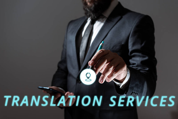Escribir mostrando servicios de traducción de texto, organización escaparate de negocios que proporcionan a la gente para traducir el habla - Foto, imagen