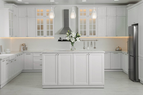 Luxury kitchen interior with new stylish furniture - Fotoğraf, Görsel