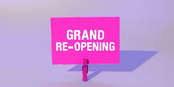 Εννοιολογική λεζάντα Grand Re Opening, Επιχειρηματική βιτρίνα που πραγματοποιήθηκε για να σηματοδοτήσει το άνοιγμα μιας νέας επιχείρησης ή δημόσιου χώρου - Φωτογραφία, εικόνα