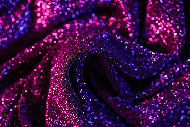 Tecido roxo brilhante em luz de néon como fundo - Foto, Imagem