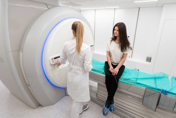 Hienostunut MRI-skanneri sairaalassa
 - Valokuva, kuva