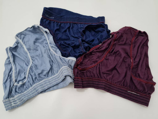 Pánské spodní prádlo v červené, modré a šedé z nitě - Fotografie, Obrázek