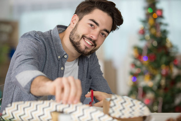 young man preparing christmas decorations - Foto, immagini