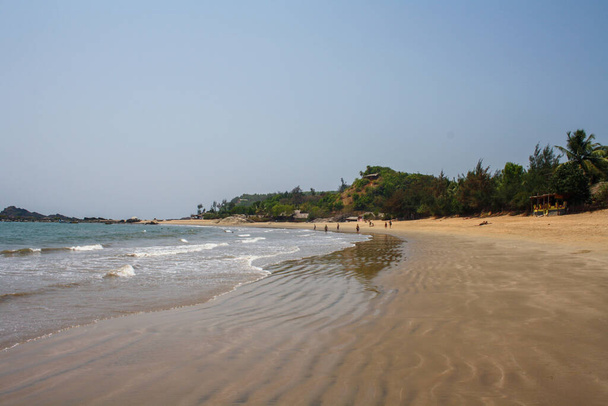 Gokarna, India - 16 de marzo de 2011: Vista de la hermosa playa de Om - Foto, Imagen