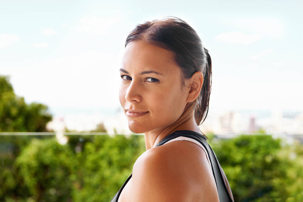 Serious about fitness. Cropped portrait of a sporty, attractive young woman looking over her shoulder - Fotoğraf, Görsel