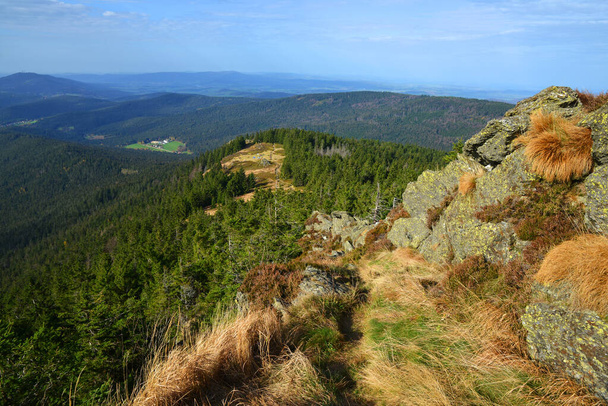 Blick vom Gipfel des Klein Osser im Nationalpark Bayerischer Wald, Deutschland. - Foto, Bild