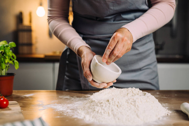 Close up view of woman's hands making a dough - Foto, afbeelding