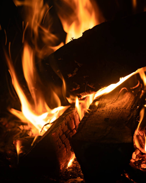 spalanie drewna opałowego w zbliżeniu kominek - Zdjęcie, obraz