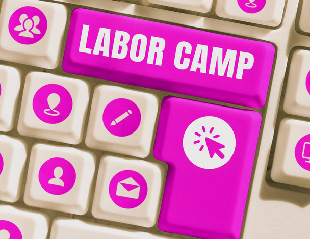 Tekst met inspiratie Labor Camp, Business overview een strafkolonie waar dwangarbeid wordt verricht - Foto, afbeelding