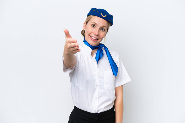 Flugzeug blonde Stewardess Frau isoliert auf weißem Hintergrund schüttelt Hände für die Schließung ein gutes Geschäft - Foto, Bild