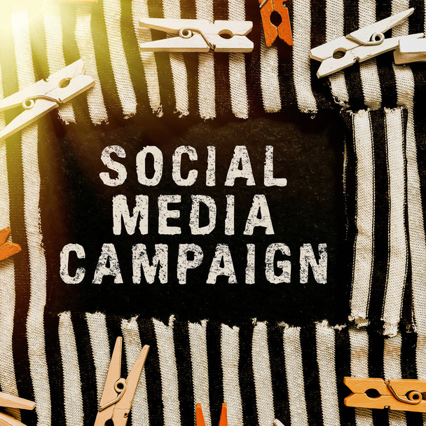 Exhibición conceptual Campaña de Redes Sociales, Palabra para el Uso de Redes Sociales para promover marcas o servicios - Foto, Imagen