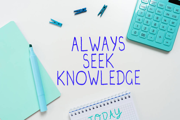 Sinal de escrita manual Sempre procurar conhecimento, abordagem de negócios Autodidata Forte senso de conhecimento procurado - Foto, Imagem