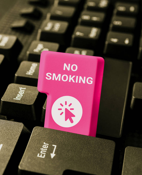 Έμπνευση που δείχνει σημάδι Απαγορεύεται το κάπνισμα, Επιχειρηματική έννοια χρησιμοποιώντας τον καπνό απαγορεύεται σε αυτό το μέρος - Φωτογραφία, εικόνα