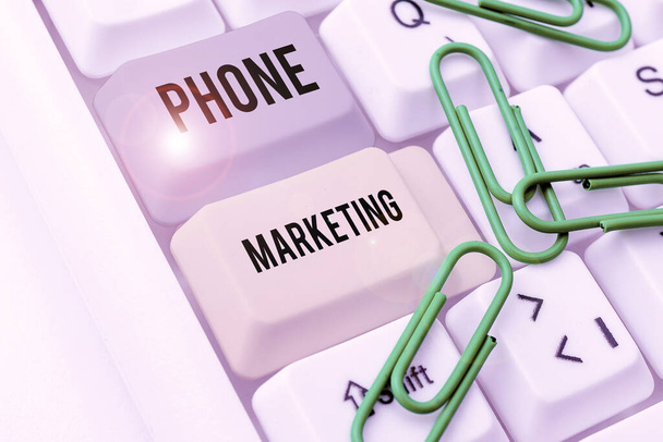 Signo de texto que muestra el marketing telefónico, Word Escrito en el arte de promover productos y servicios a través de dispositivos móviles - Foto, Imagen
