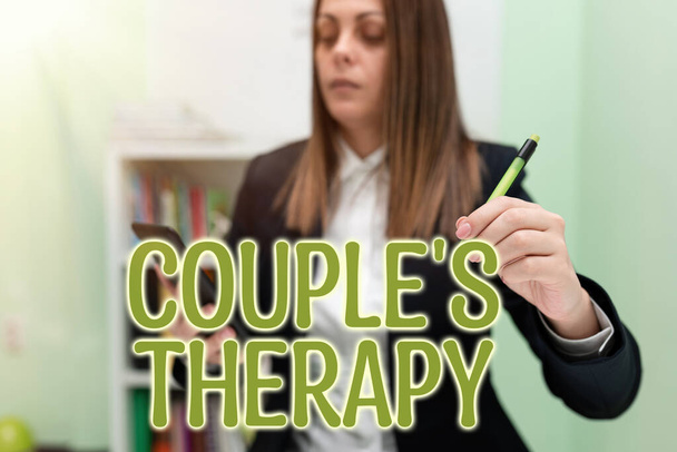 Signo de texto que muestra la terapia de pareja S, concepto de negocio tratar la angustia relación para individuos y parejas - Foto, imagen