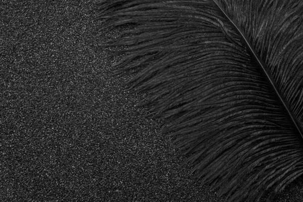 abstrakti musta höyhenet tumma kivi tausta rakenne  - Valokuva, kuva