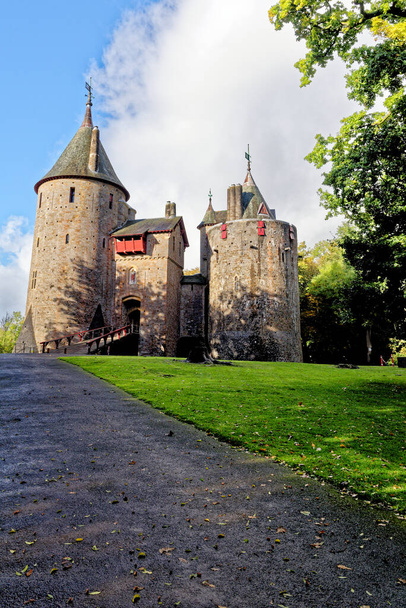 Castell Coch or Castle Coch - The Red Castle, Tongwynlais, Cardiff, Wales, United Kingdom, Europe - 15th of October 2022 - Zdjęcie, obraz