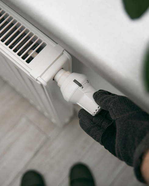 Heating radiator knob in minimalistic interior. - Фото, изображение