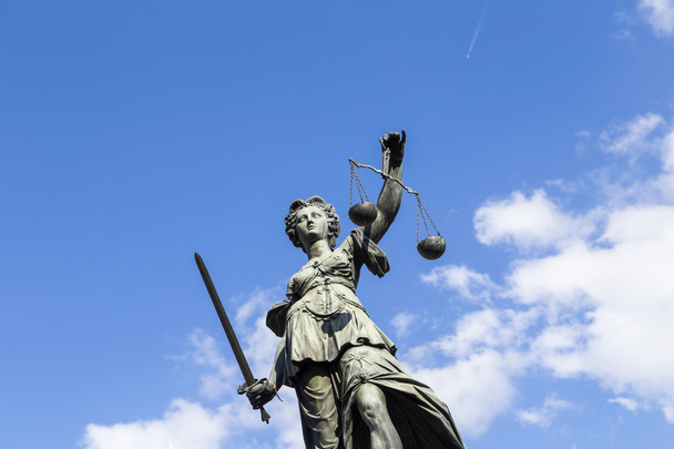 Estátua de Lady Justice em Frankfurt, Alemanha
 - Foto, Imagem