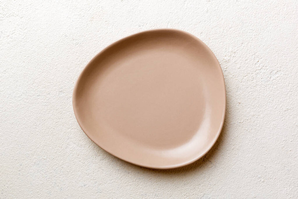 Top view of empty pink plate on cement background. Empty space for your design. - Zdjęcie, obraz