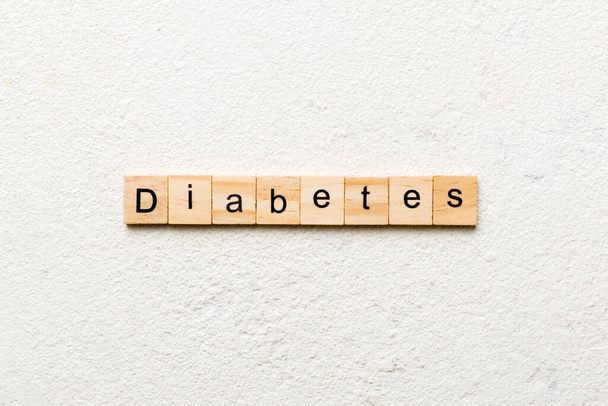 diabeteswoord geschreven op houtblok. diabetes tekst op tafel, concept. - Foto, afbeelding