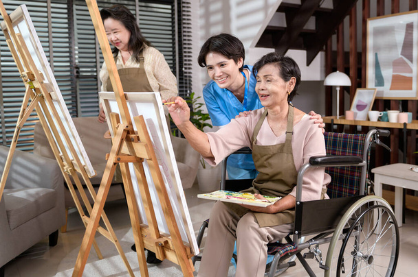 Group of Asian senior people are enjoy  painting at elderly healthcare center, elder group therapy concep - Φωτογραφία, εικόνα