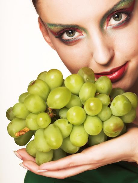 woman with green grapes - Fotoğraf, Görsel