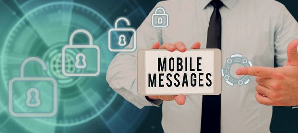 Kézírás szöveg Mobil üzenetek, Koncepció jelentése: elektronikus üzenetek összeállítása és küldése - Fotó, kép